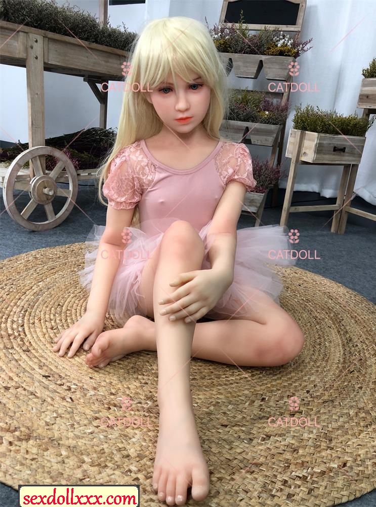 doll-rough-fuck-d5t7u3