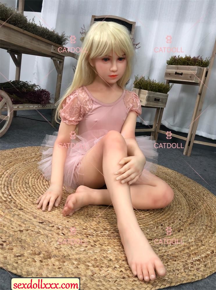 doll-rough-fuck-d5t7u4