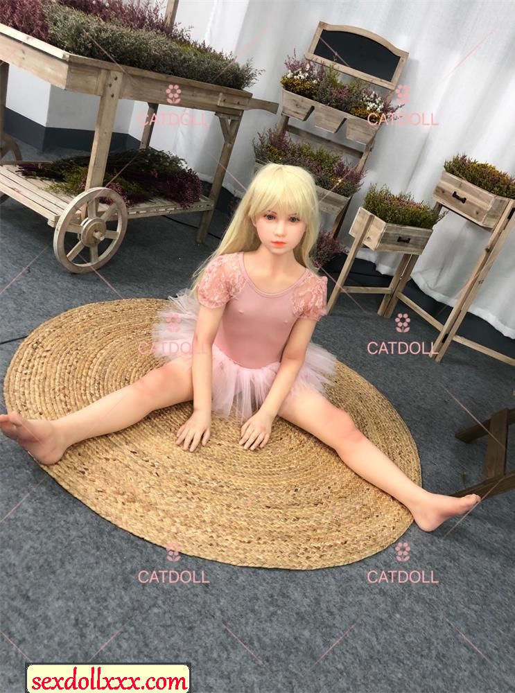 doll-rough-fuck-d5t7u6
