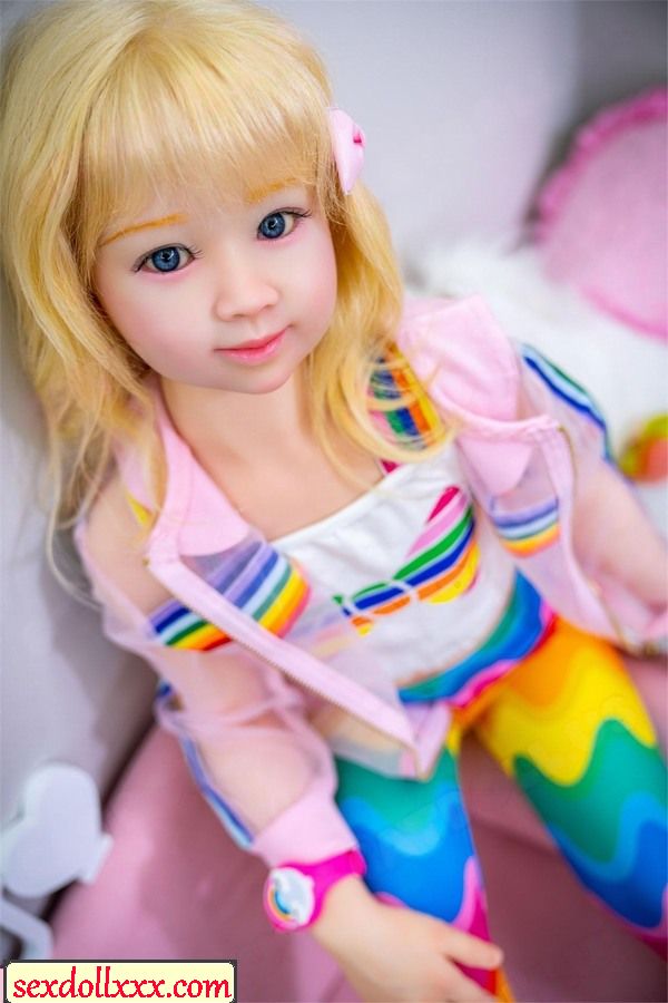 kissable-sex-doll-b7uj22-600x900