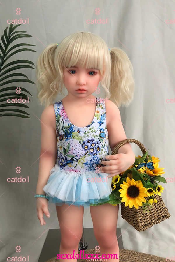 sex-doll-hoddie-x3tbh15-600x900