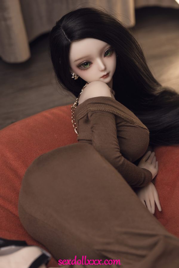 doll-doggy-style-ru8iv2