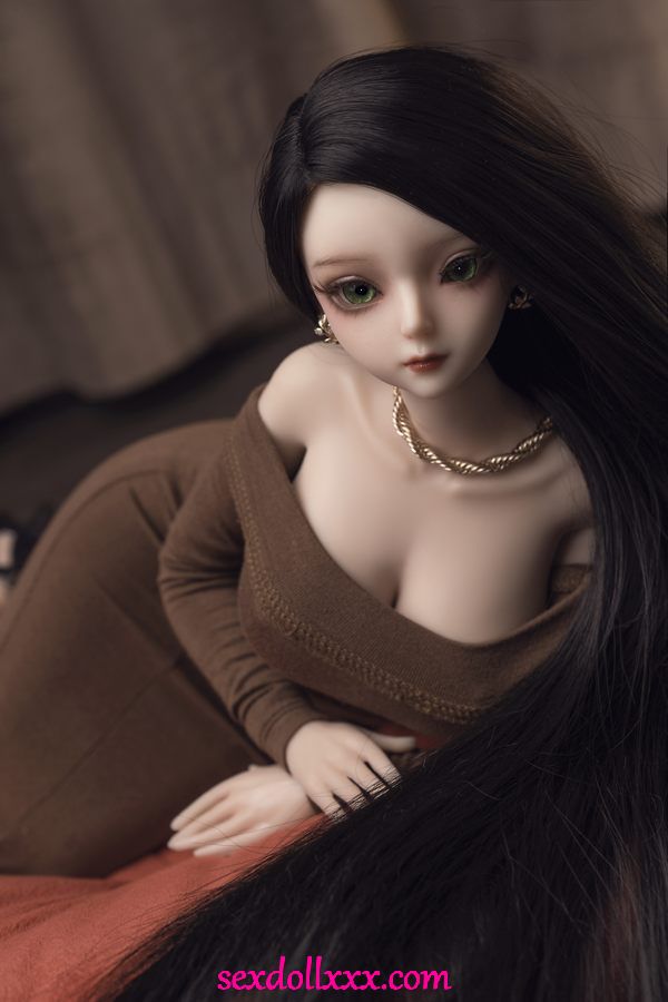 doll-doggy-style-ru8iv3