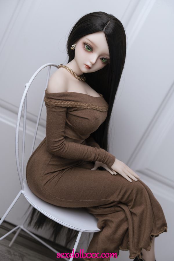 doll-doggy-style-ru8iv8