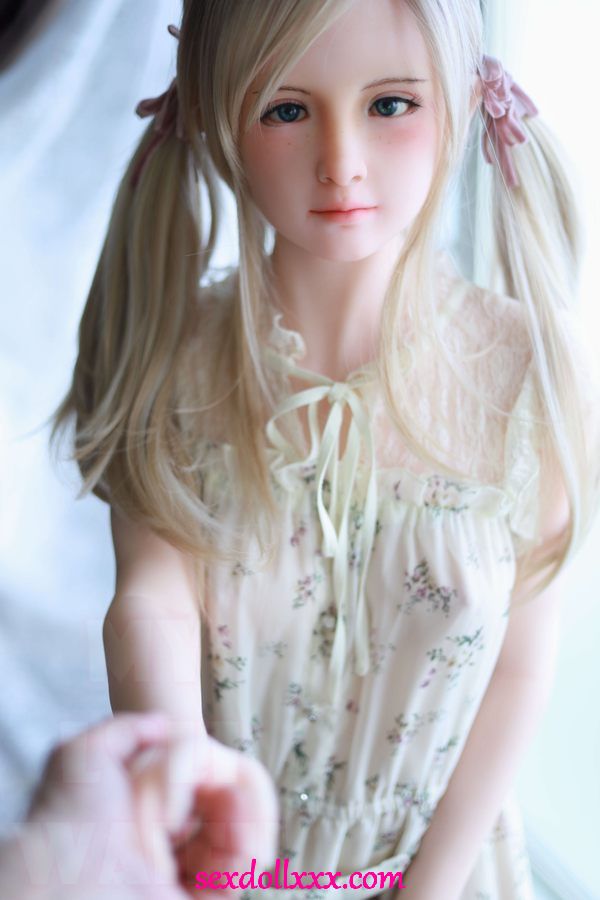 white-skin-dolls-000px24