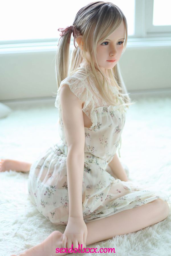 white-skin-dolls-000px7