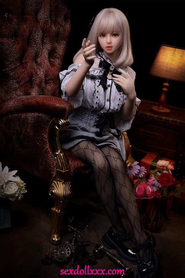 sex-doll-thriller-f5iuv8