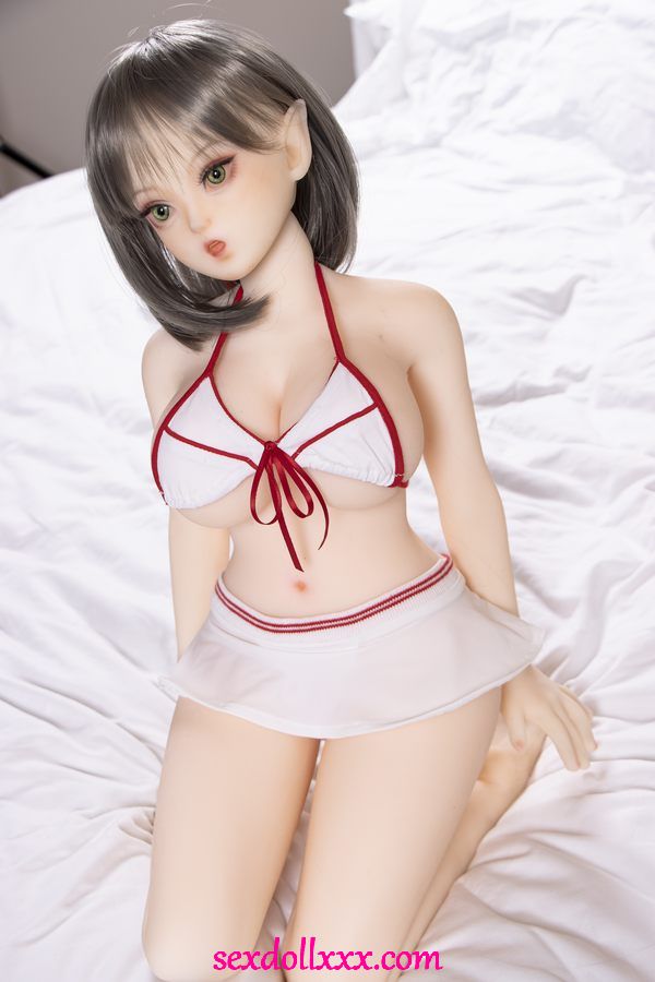 strapon-doll-sex-f6tib3