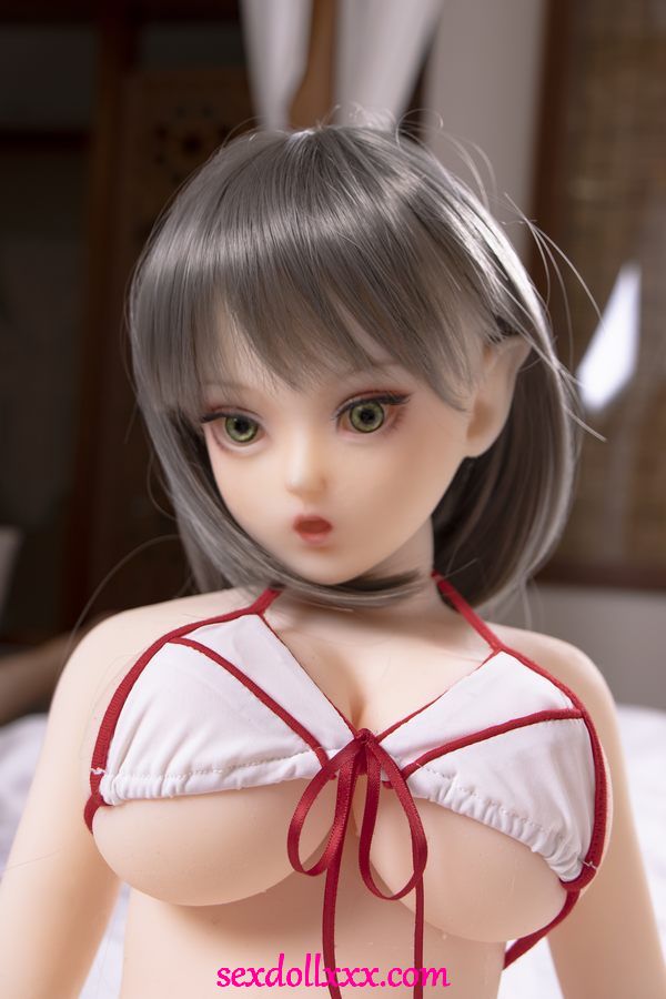 strapon-doll-sex-f6tib9