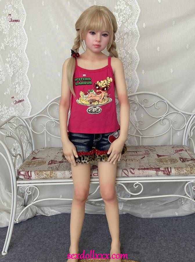 misa-sex-doll-bYe49d26