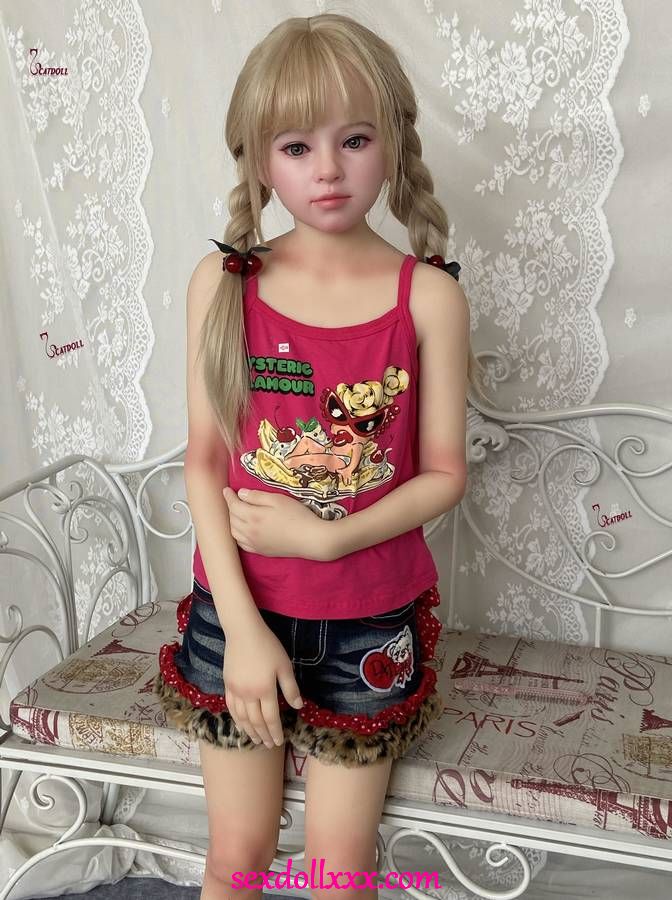misa-sex-doll-bYe49d29