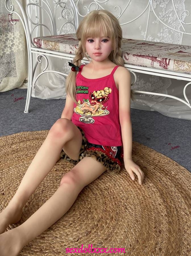 misa-sex-doll-bYe49d9