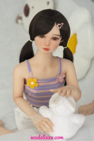 Porno de poupée sexuelle asiatique brune - Arlana