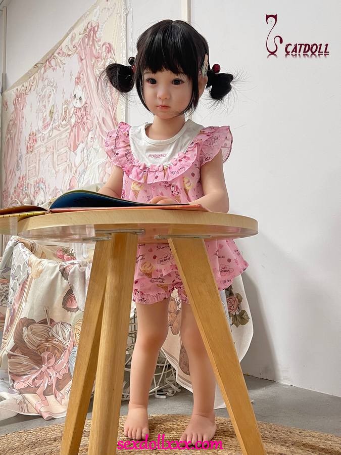 88cm-little-doll-b7tgx6