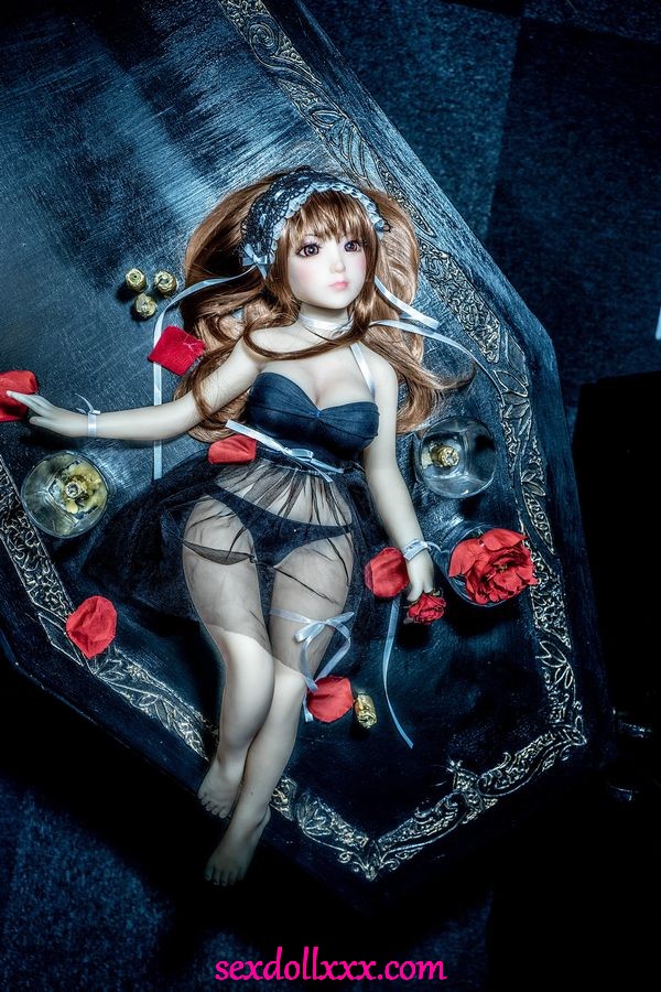 hot-sex-doll-porn-qPw60c7