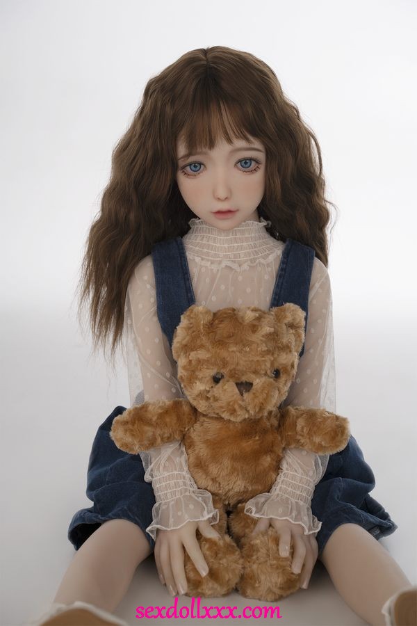 man-with-sex-doll-zBk55t1