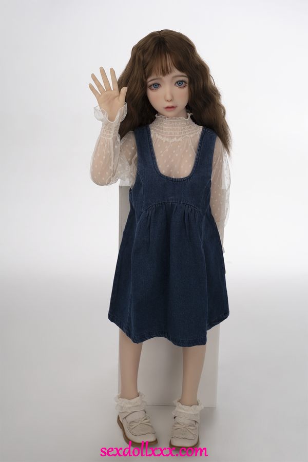 man-with-sex-doll-zBk55t14