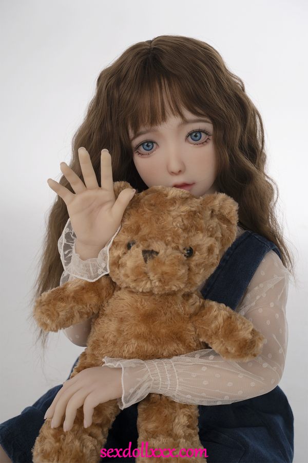 man-with-sex-doll-zBk55t2