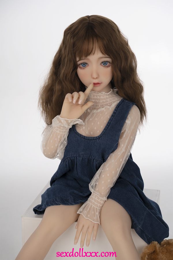 man-with-sex-doll-zBk55t5