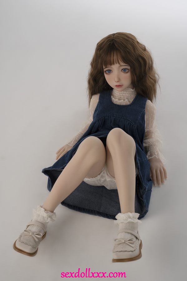man-with-sex-doll-zBk55t7