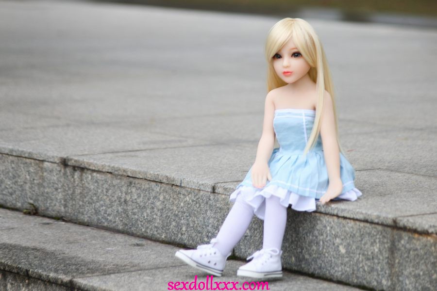 pokimane-sex-doll-wXu79z11