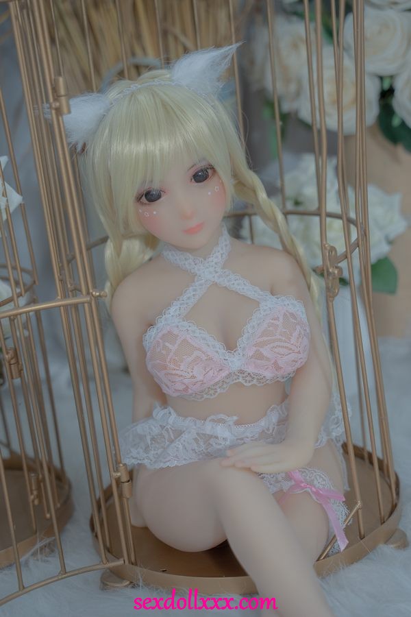 sex-doll-cleaning-mRu01e12