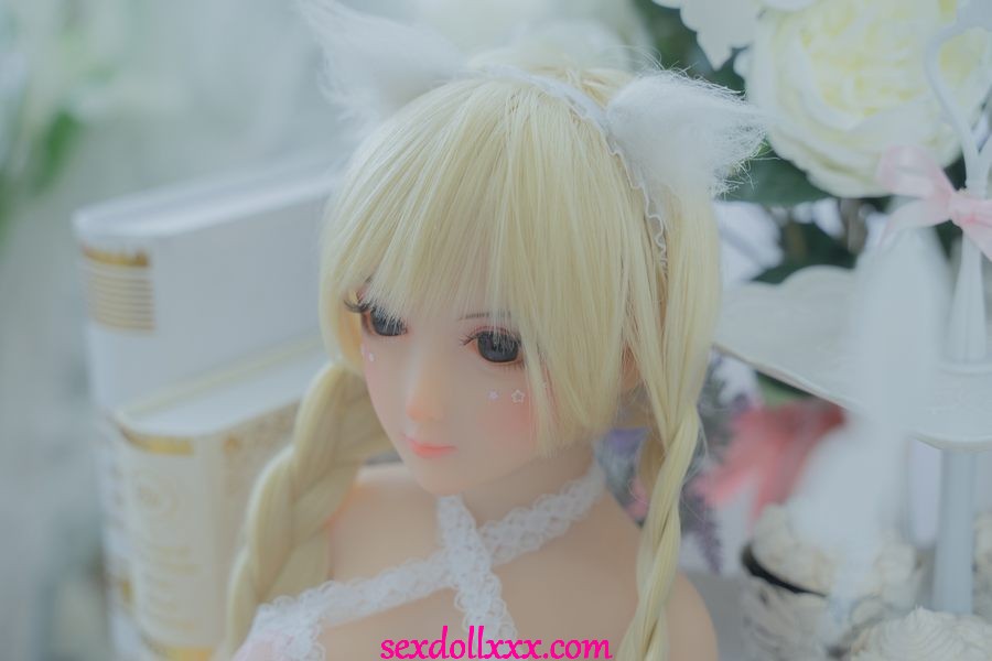 sex-doll-cleaning-mRu01e7