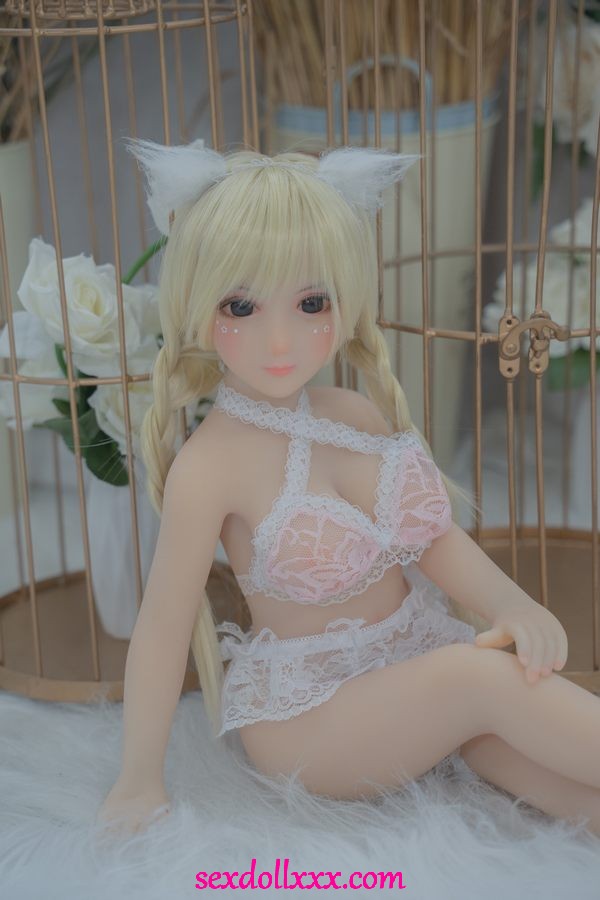 sex-doll-cleaning-mRu01e8
