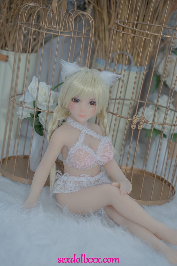 sex-doll-cleaning-mRu01e9