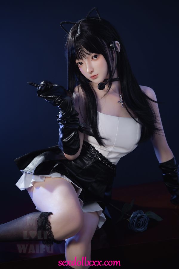 sex-doll-unboxing-yPh94y1