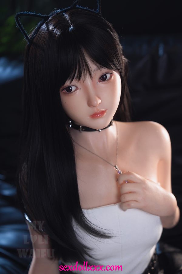 sex-doll-unboxing-yPh94y10