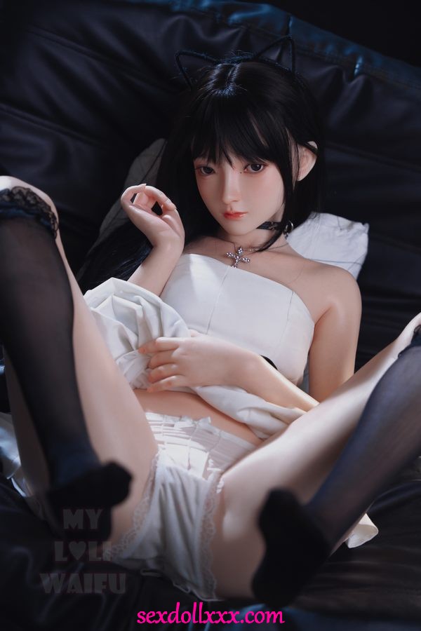 sex-doll-unboxing-yPh94y12