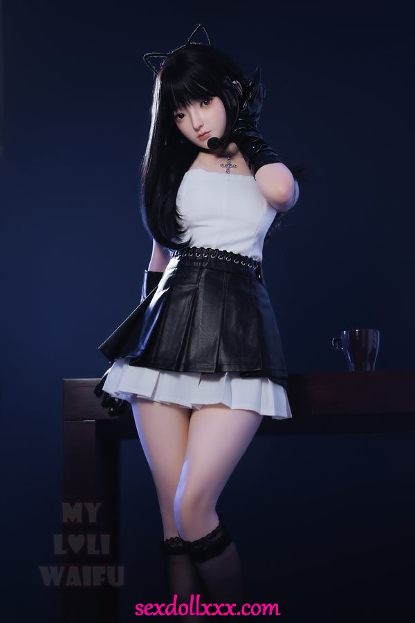 sex-doll-unboxing-yPh94y22