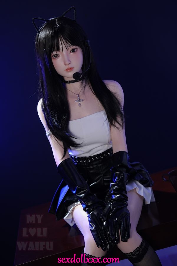 sex-doll-unboxing-yPh94y23