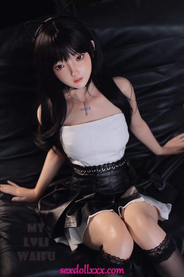 sex-doll-unboxing-yPh94y4