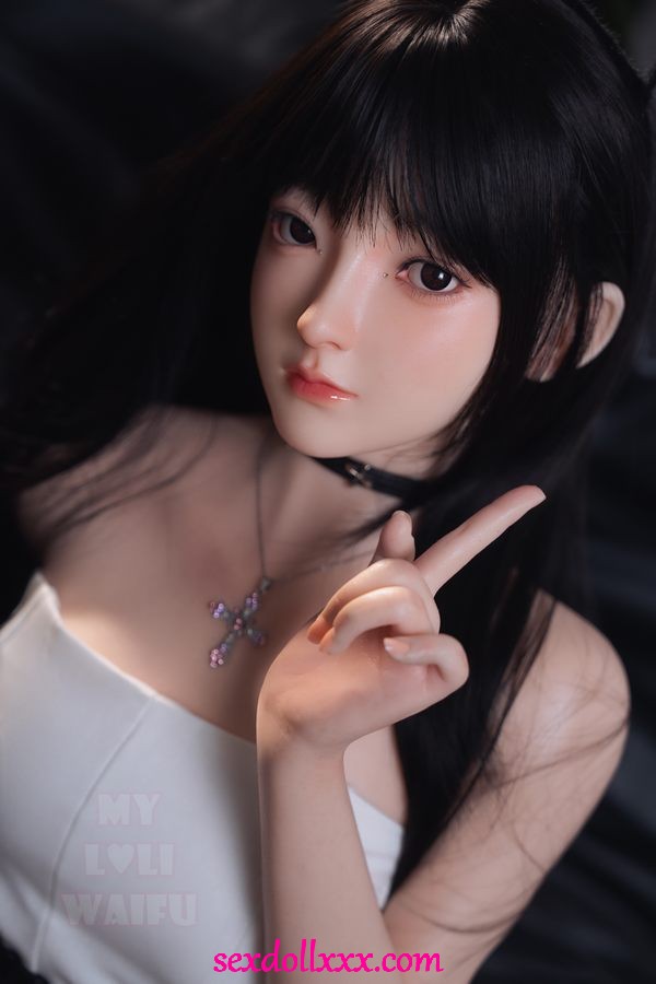 sex-doll-unboxing-yPh94y5