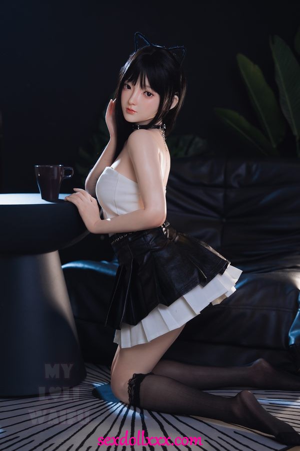 sex-doll-unboxing-yPh94y6