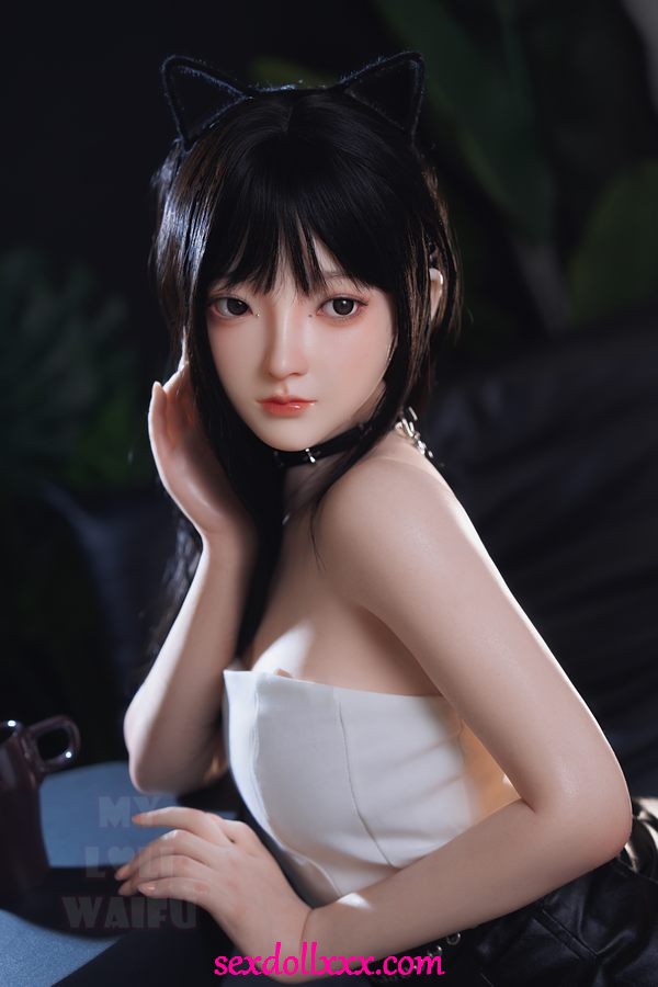 sex-doll-unboxing-yPh94y7