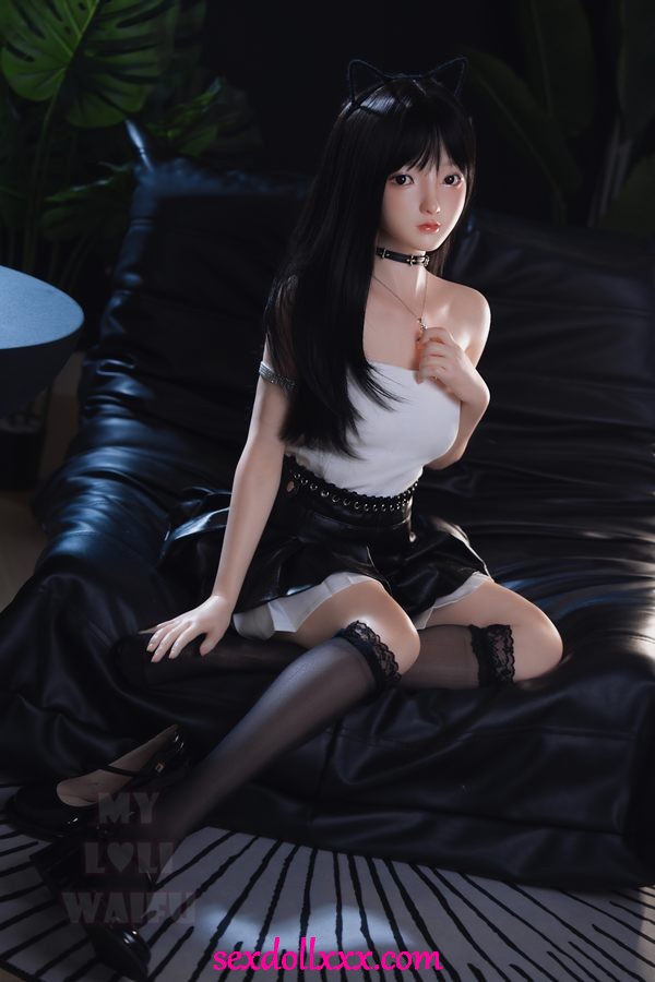 sex-doll-unboxing-yPh94y9